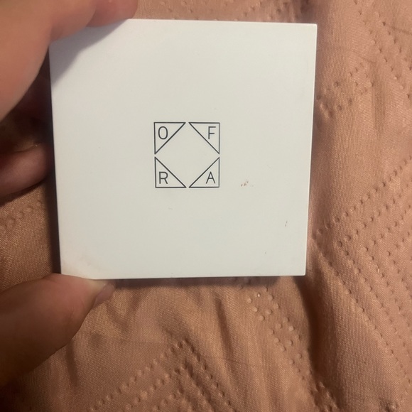 Ofra nikkietutorials collab 
Highlighter ever glow - Picture 3 of 4